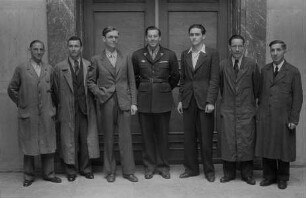 Personal des Central Collecting Point Marburg. In der Mitte: Francis W. Bilodeau (Direktor des CCP)