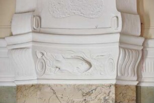 Nördlicher Seitenpavillon — Spiegelsaal / Großer Speisesaal — Kapitell