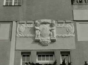 Putti mit Schiff