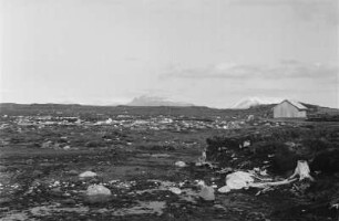 Norwegische Landschaft : Landschaft in Norwegen. Im Hintergrund ein Bergmassiv.