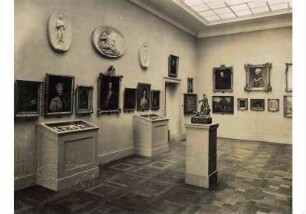 Aufstellung des Deutschen Museums im Pergamonmuseum, Raum 27, Raum des Merseburger Kabinetts