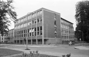 Einweihung des Erweiterungsbaus für das Mädchengymnasium St. Dominikus.