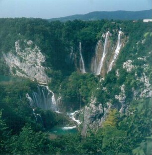Kroatien. Nationalpark Plitvicer Seen. Blick auf den Großen Wasserfall (Sastavi-Fälle)