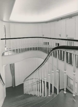 M. S. "Cap Norte", Treppenhaus von Cäsar Pinnau