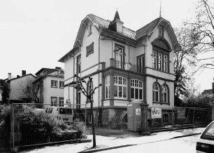 Villa mit Nebengebäude; Bad Homburg, Wilhelm-Meister-Straße 1