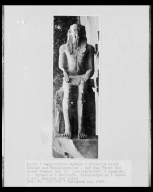 Sitzbild eines Königs aus Herakleopolis , auf dem Thron die Namen Ramses des II.