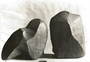 Windkanter. Windbearbeitete Knollen(sand)steine, Tertiär. Aus der Gegend von Königsbrück