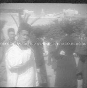 Junger Mann mit Fez in Casablanca, Marokko