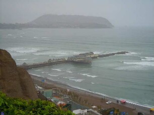 Lima-Miraflores - Restaurant auf der Seebrücke : Restaurant auf der Seebrücke im Pazifik. Aufgenommen am 8. September 2011 in Miraflores, dem Stadtteil von Lima an der Pazifikküste