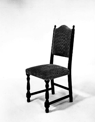 Stuhl mit gepolsterter Sitzfläche und Rückenlehne