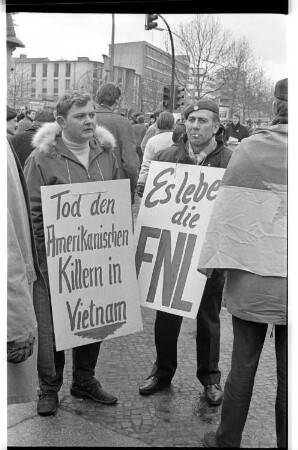 Kleinbildnegativ: Vietnam-Demonstration, City-West, 1968