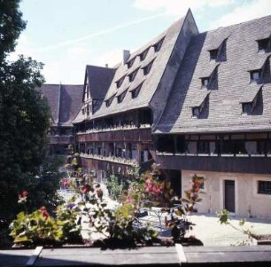 Bamberg. Alte Hofhaltung : Bamberg. Historische Gebäudekomplex "Alte Hofhaltung" (15. Jahrhundert). Innenhof