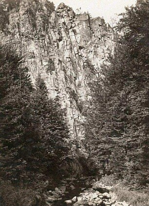 Erzgebirge. Tal der Schwarzen Pockau. "Ringmauer"