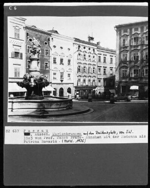 Marienbrunnen mit Madonna als Patronin Bavariae