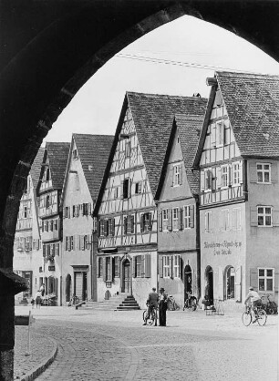 Dinkelsbühl. Mittelfranken. Historische Altstadt. Gebäude am Altrathausplatz