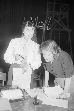 Szenenbilder aus der Oper "Der Konsul" von Gian Carlo Menotti an der Städtischen Oper (heute Deutsche Oper) Berlin : Szenenbild