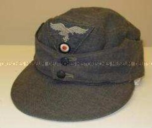 Dienstanzug einer Luftwaffen-Helferin - Baschlikmütze
