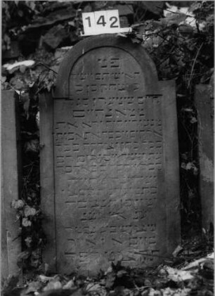 Grabstein 142 (Index: 100090975) Maße HxBxT: 118x60x8 cm: Grabstein 142