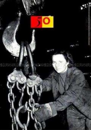 Plakat zu einer Ausstellung des Deutschen Historischen Museums anlässlich des 50jährigen Bestehens der Bundesrepublik Deutschland (Motiv: Eine Hausfrauenbrigade hilft im Stahlwerk Brandenburg)