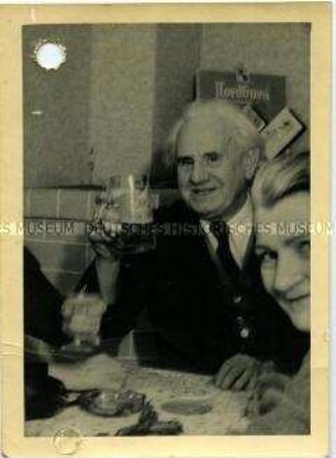 Wilhelm Doegen mit Bierkrug