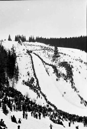 Feldberg: Internationales Feldberg-Skispringen; Sprungschanze im Fahler Loch von der Straße
