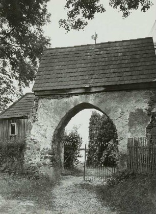 Frankenberg/Sachsen, Friedhofstor zum Kirchhof der Pfarrkirche