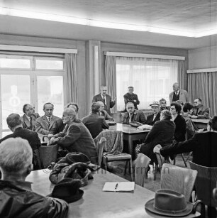 Wulfsdorf: Max-Planck-Institut für Kulturpflanzenzüchtung: Besichtigung aus Anlass der Jahresveranstaltung des Kreisverbands Stormarn der Schutzgemeinschaft Deutscher Wald: mit Direktor Reinhold von Sengbusch