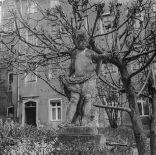 Putto mit Fackel