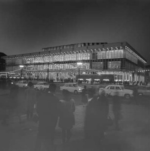 Dresden. Kulturpalast, Südfront in der Abenddämmerung