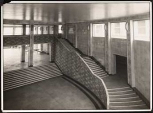 I.G.-Farben, Frankfurt/Main Verwaltungsgebäude: Eingangshalle und Mittelhalle von innen