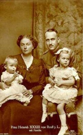 Heinrich XXXIII. von Reuß j.L. mit Frau und zwei Kindern