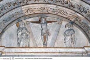 Grabmal des Pietro Cesi (1422-1477), Oberes Tympanon: Kreuzigung Christi