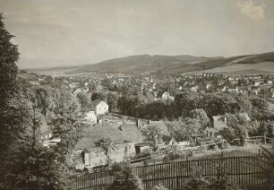 Olbernhau, Stadtansicht : Olbernhau. Gesamtansicht. Blick von der Heldenhöhe. Im Hintergrunde der Buchberg