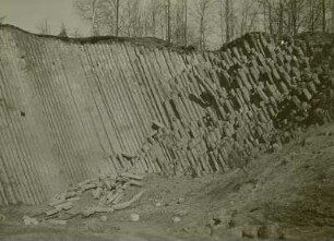Hermsdorf, Basaltsäulen : Hermsdorf (Hermankovice/Tschechien). Scheibe, Basaltbruch