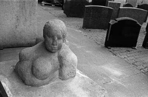 Berlin-Pankow : In Berlin-Pankow, Friedhofssteinmetz an der Blankenburger Allee