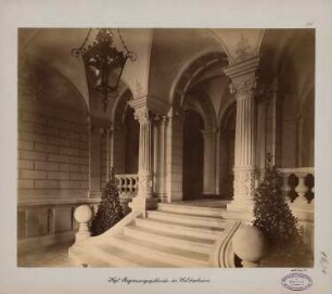 Regierungsgebäude, Hildesheim: Vorhalle, Eingang Domhof