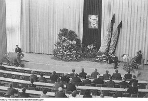 Dresden. Stadtverordnetenversammlung: Ehrende Sitzung der Stadtverordneten aus Anlass des Ablebens des langjährigen Präsidenten der Volkskammer, Johannes Dieckmann (Liberaldemokratische Partei Deutschlands LDPD), 1973?