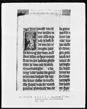 Sächsische Weltchronik (bis zum Jahre 1229) — Ein Mann mit langen Haaren verbrennt, Folio 104recto