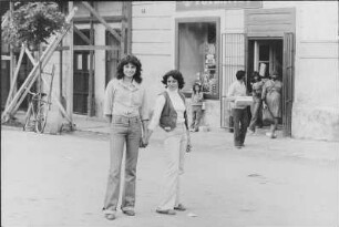 Paar auf einer Straße