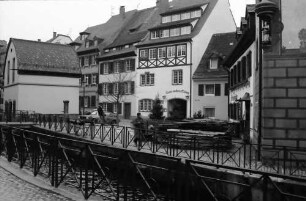 Freiburg: Die Insel, von der Feierling Brauerei aus, Vordergrund Gewerbebach