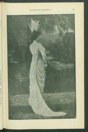 [Vestido elegante añadido con plumero] [Fotografía]