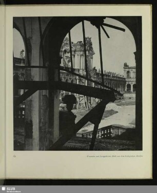 Kronentor und Langgalerien. Blick aus dem Zoologischen Pavillon