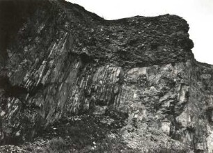 Kahlbusch bei Dohna. Geologisches Naturdenkmal Porphyrklippen (Steinbruch) mit sedimentgefüllten Brandungshöhlen des Kreidemeeres (Plenuszone)