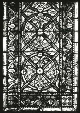 Ornament. Glasmalerei, um 1235/1245. Neukloster, ehemalige Zisterzienser-Nonnenklosterkirche s II (1). Ausstellung "Mittelalterliche Glasmalerei in der DDR", Angermuseum Erfurt 1989/1990. Kat. Nr. 7