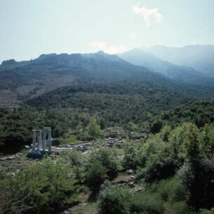 Samothrake. Heiligtum der Großen Götter. Das Heiligtum der Großen Götter in einem Bachtal vor dem Fengári-Massiv