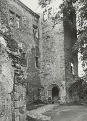 Klipphausen-Batzdorf. Schloß (Umbau 16. Jh.). Treppenturm mit Portal (um 1570)