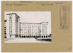 Straßenansichten. Berlin, Friedrichshain, Karl-Marx-Allee (vor 1961 Stalinallee)/ Strausberger Platz