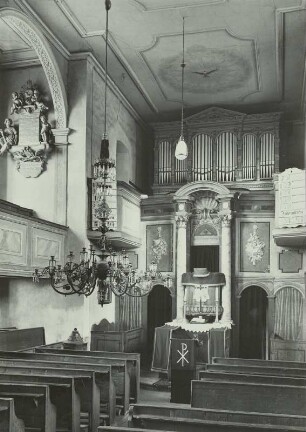 Röhrsdorf (Kr. Pirna): Kirche (neu errichtet 1749) Blick zum Kanzelaltar.