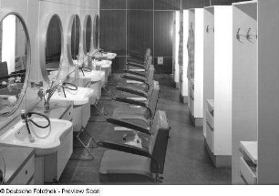 Einrichtung für einen Frisiersalon