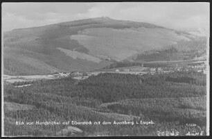Auersberg. Blick vom Hundshübel auf Eibenstock und den Auersberg